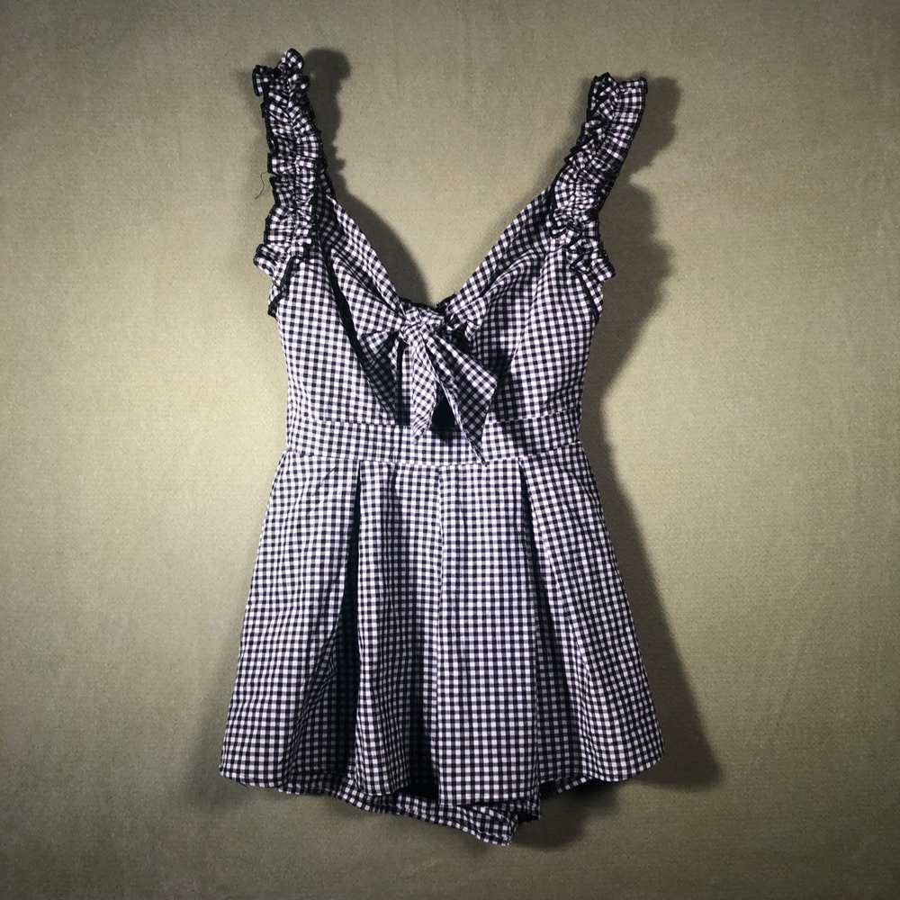 Lucy in the Sky Romper Women XS Black White Gingham Ruffle Tie Front Sweetheart